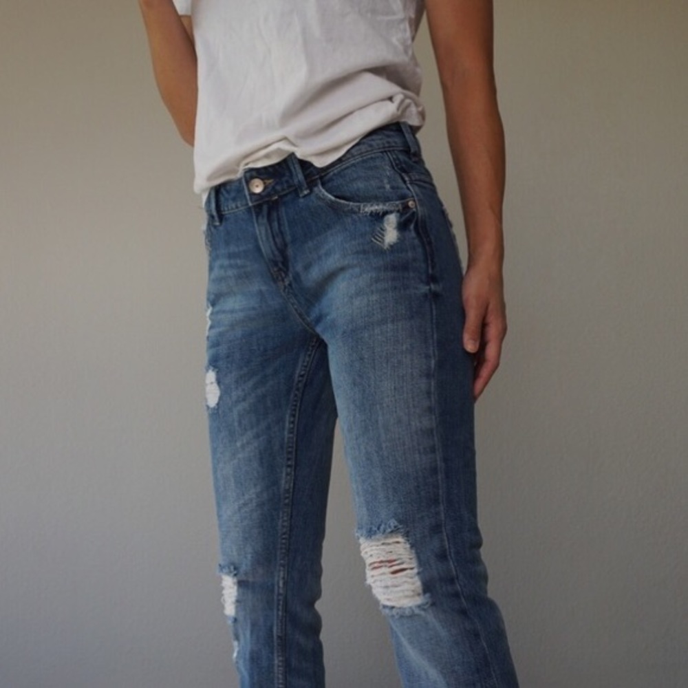 ZARA DISTRESSED JEANS